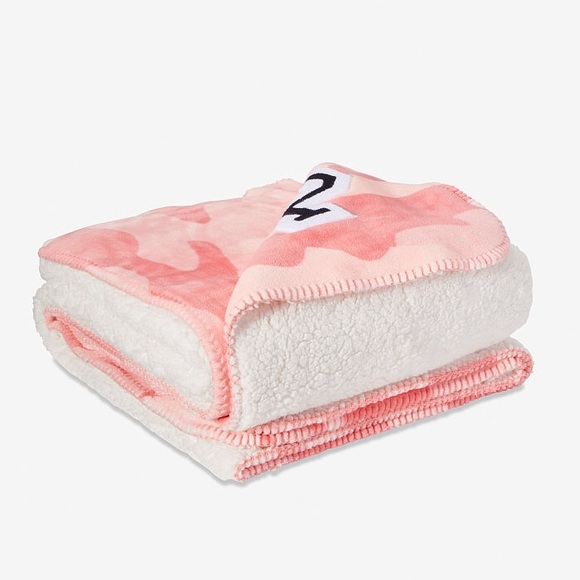 PINK Victoria's Secret Other - NWT✨ Victoria’s Secret PINK Soft Sherpa Blanket